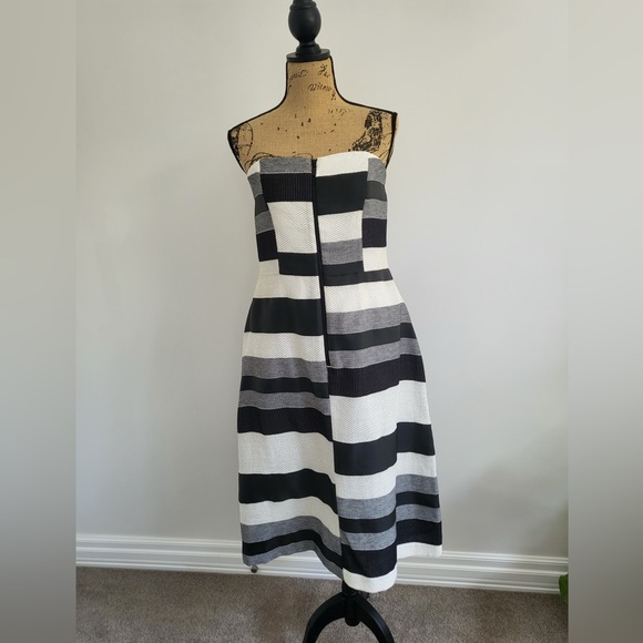 Veronika Maine Dresses & Skirts - Veronica Maine mid length front zip dress size 14.